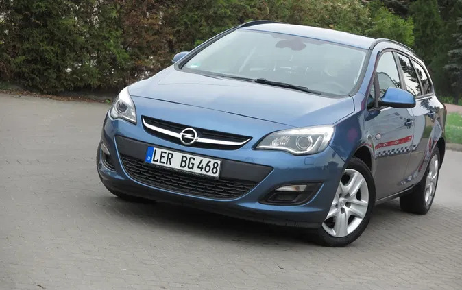 łódzkie Opel Astra cena 26990 przebieg: 220000, rok produkcji 2014 z Pleszew